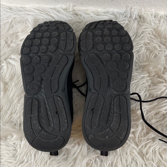 Under Armour Charged Assert 10 Triple Black Sneakers Size 9.5 Men's 3026175-004 - Picture 10 of 12